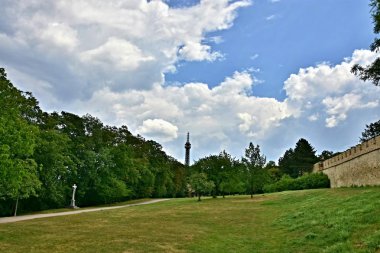 Kuleye bakış Petina Prag üzerinde