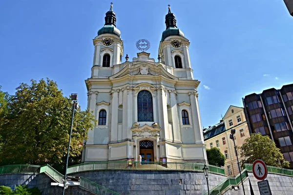 Karlovy Vary Lázeňské Město Čechách Často Navštěvován Turisty — Stock fotografie