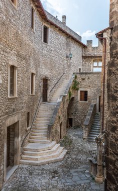 Piccolomini kalede Capestrano, küçük kırsal köy L'Aquila eyaletinde, Abruzzo, İtalya.