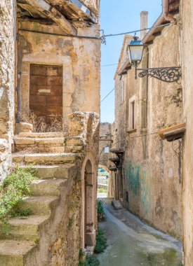 Navelli, orta Italya 'nın Abruzzo bölgesinde, l 'Aquila eyaletinde köy.