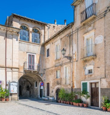 Navelli, orta Italya 'nın Abruzzo bölgesinde, l 'Aquila eyaletinde köy.