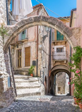 Pacentro, l 'Aquila eyaletinde ortaçağ köyü, Abruzzo, orta Italya.