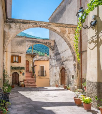 Pettorano sul Gizio, kırsal köy L'Aquila eyaletinde Abruzzo, İtalya için doğal manzara.