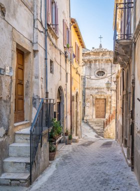 Popoli bir yaz öğleden sonra, Pescara, Abruzzo, orta Italya Eyaleti.