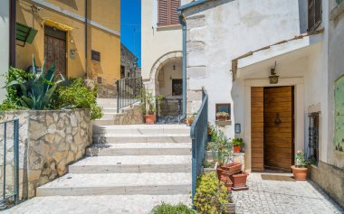 Pretoro 'da yaz sabahı, Majella Milli Parkı 'ndaki köy, Chieti eyaletinde, Abruzzo bölgesi, Italya.