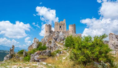 Rocca Calascio, dağ Tepesi Kalesi veya Rocca in l 'Aquila Province in Abruzzo, Italya.