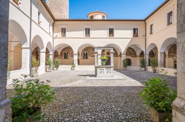 San Francesco Manastırı yaz sabahı, tagliacozzo, l 'Aquila Province, Abruzzo, orta Italya. Temmuz-27-2017
