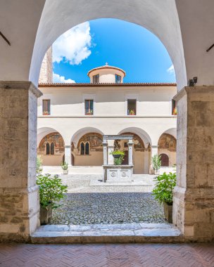 San Francesco Manastırı yaz sabahı, tagliacozzo, l 'Aquila Province, Abruzzo, orta Italya. Temmuz-27-2017