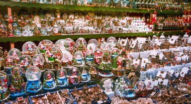 Noel süslemeleri Wien Rathaus Pazar, Avusturya.