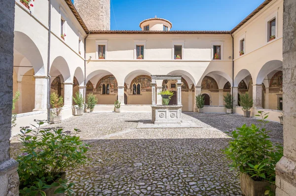 San Francesco Manastırı yaz sabahı, tagliacozzo, l 'Aquila Province, Abruzzo, orta Italya. Temmuz-27-2017