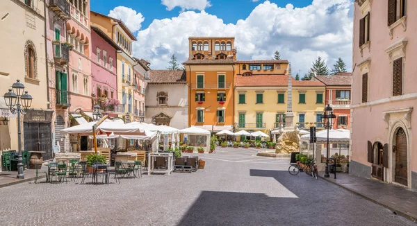 Colorida Plaza Principal Tagliacozzo Una Mañana Verano Provincia Aquila Abruzos — Foto de Stock