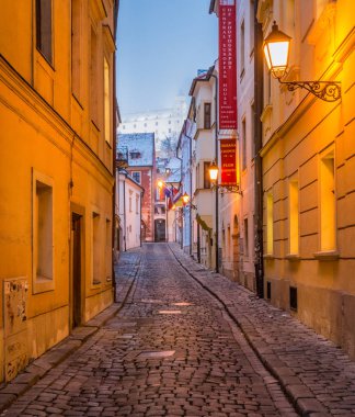 Bratislava, Slovakya içinde doğal gece kış görüntülemek.