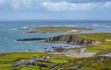 Clifden, County Galway, İrlanda yakınındaki ünlü gökyüzü yolu