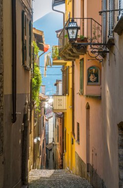 Bellagio doğal görünürde bir yaz öğleden sonra. Lake Como, Lombardiya, İtalya. 