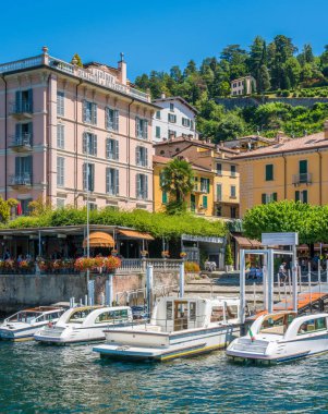 Bellagio waterfront bir güneşli gün yaz, Como Gölü, Lombardiya, İtalya.