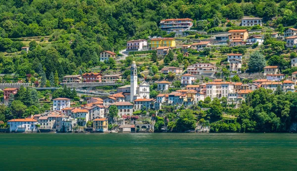 Nesso Widziany Promu Pięknej Miejscowości Nad Jeziorem Como Lombardia Włochy — Zdjęcie stockowe