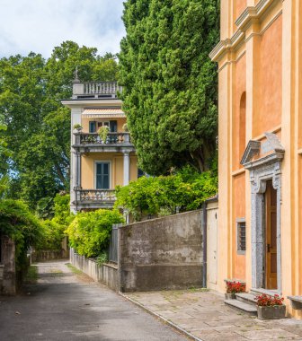 Doğal Lenno, Como Gölü, Lombardiya, İtalya bakan güzel köy görünürde.