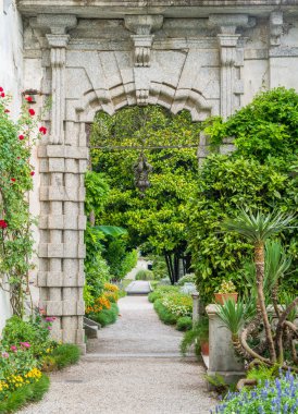 Güzel Villa Monastero Varenna gün güneşli yaz içinde. Lake Como, Lombardiya, İtalya.