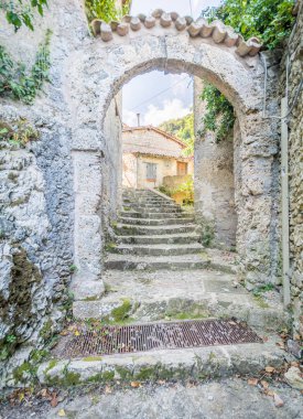 Anticoli Corrado, Metropolitan şehir Roma Lazio, İtalyan bölgesinde (belediye) İtalya'nın Roma'nın 40 kilometre kuzeydoğusunda yer alan.