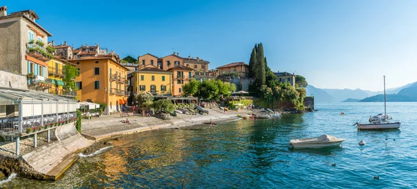 Mooie Varenna Waterkant Een Zonnige Zomermiddag Comomeer Lombardije Italië — Stockfoto