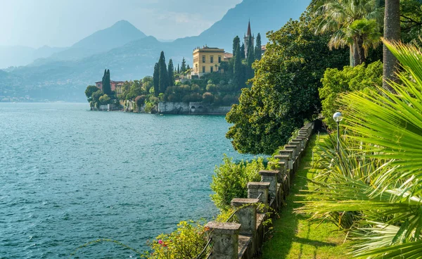 Krásná Villa Monastero Varenna Slunečného Letního Dne Jezero Como Lombardie — Stock fotografie