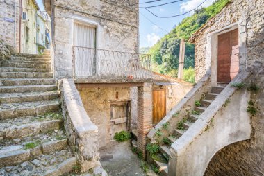 Anticoli Corrado, Metropolitan şehir Roma Lazio, İtalyan bölgesinde (belediye) İtalya'nın Roma'nın 40 kilometre kuzeydoğusunda yer alan.