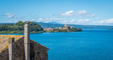 Marta, Bolsena Gölü, Viterbo eyaletinin, Lazio doğal görünürde.