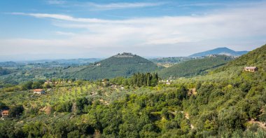 Roccantina yakınlarındaki pastoral peyzaj, Rieti eyaletinde, Latium, orta Italya.