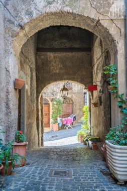 Ronciglione eski kentinin panoramik manzarası, Viterbo Eyaleti, Lazio, orta Italya.