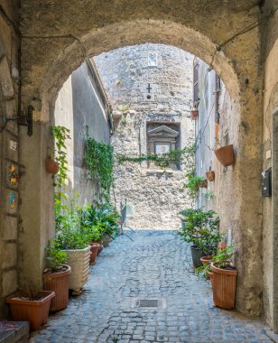 Ronciglione eski kentinin panoramik manzarası, Viterbo Eyaleti, Lazio, orta Italya.