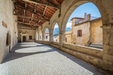 Sermoneta manzaralı manzara, Latina Province ortaçağ köyü, Italya