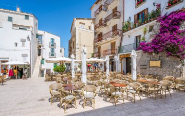 Yaz manzarası Sperlonga, Latina Eyaleti, Lazio, orta Italya.