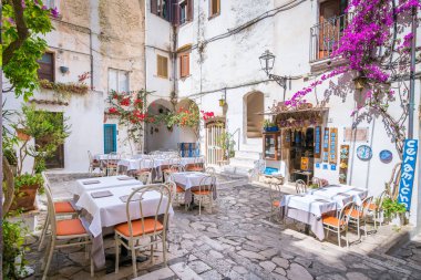 Yaz manzarası Sperlonga, Latina Eyaleti, Lazio, orta Italya.