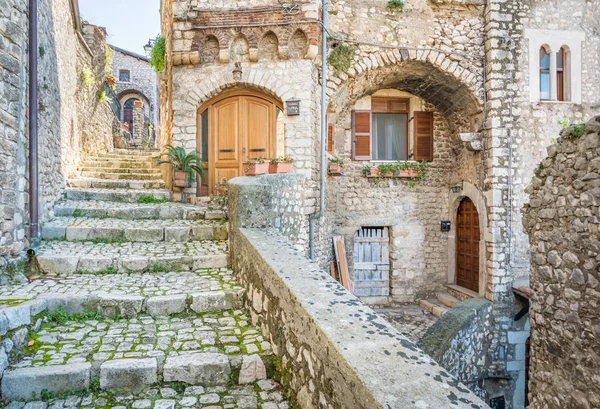 イタリア ラティーナ州の中世の村 Sermoneta の風光明媚な光景 — ストック写真