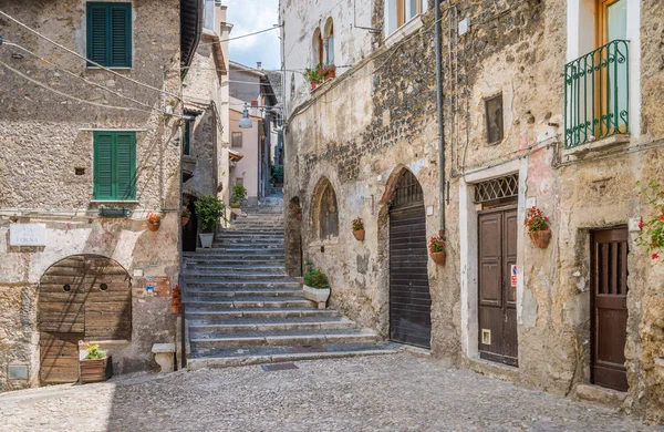 スビアコは 夏の朝に旧市街 ローマの県 ラティウム 中央イタリア — ストック写真