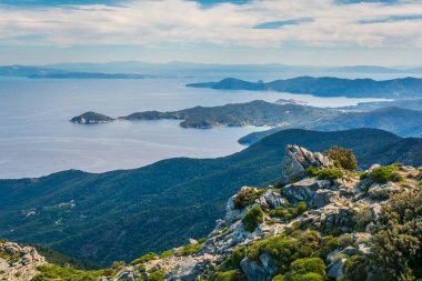 Capanne dağ Elba Adası, Toskana, İtalya için üstten panoramik görünüm.