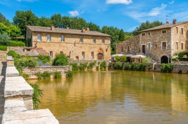 Pitoresk Bagno Vignoni, San Quirico d'Orcia yakınlarındaki, Siena ilinde. Toskana, İtalya.