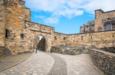 Edinburgh Kalesi iç meydanına giriş, İskoçya.