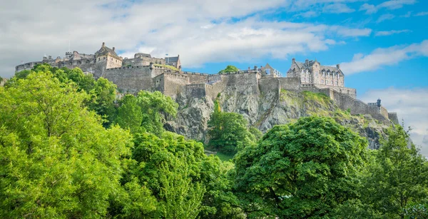 Edinburgh Castle Sommar Eftermiddag Sett Från Princes Street Gardens Skottland — Stockfoto