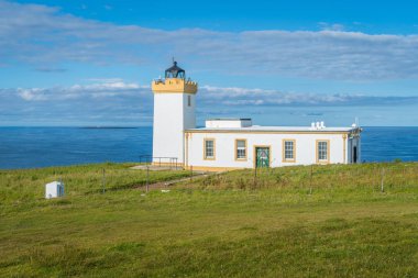 Güneşli bir günde duncansby Head deniz feneri, Caithness, Iskoçya.