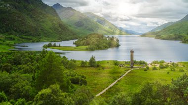 Glenfinnan Anıtı, Loch Shiel Başkanı, Inverness-Shire, Iskoçya.