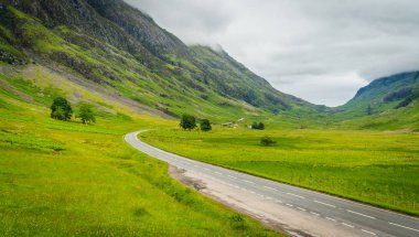 Glencoe, Scottish Highlands bir bulutlu yaz öğleden sonra manzaralı manzara.
