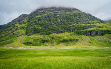 Glencoe, Scottish Highlands bir bulutlu yaz öğleden sonra manzaralı manzara.