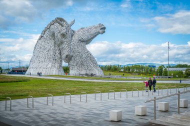 Bir yaz öğleden sonra Kelpies, Falkirk, Iskoçya.