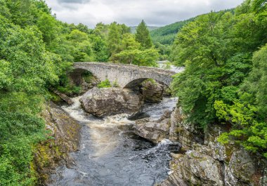 Invermoriston Falls Fort Augustus yakınlarında, Loch Ness, Scottish Highlands.
