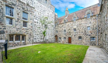 DuArt Kalesi, Mull Adası, Iskoçya ana avlu. Temmuz-04-2017