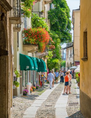 Orta San Giulio, Orta Gölü 'ndeki güzel köy, Piedmont (Piemonte), Italya. Temmuz-20-2018