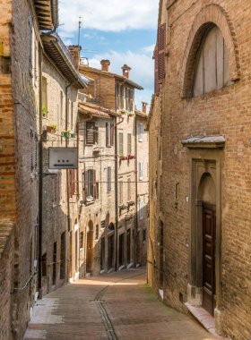 Italya 'nın Marche bölgesinde, Urbino, şehir ve dünya mirası alanı 'nda manzara manzarası.