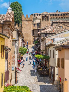 Gradara, Italya 'nın Marche bölgesinde Pesaro Urbino eyaletinde küçük bir kasaba.