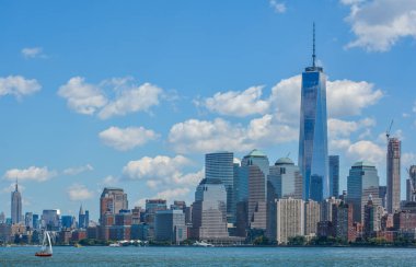 Ellis Adası Rıhtımı 'ndan New York şehir manzarası. Amerika Birleşik Devletleri.